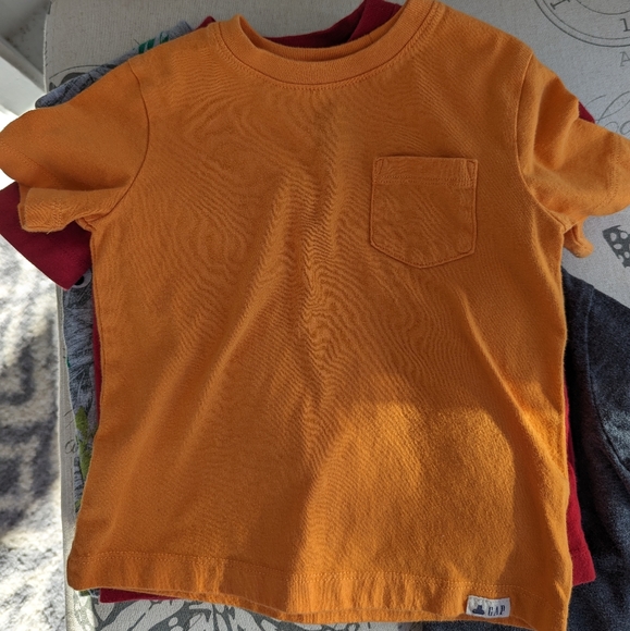 Gap playtime favorites 4 shirts size 2 yrs - Picture 3 of 6